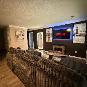 Perimeter Mall Luxe Retreat - King Bed Fireplace