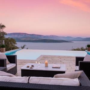 Omolos House