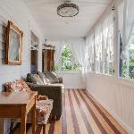 Charming 3 Bedroom Home w/Sun Porch & Sauna South Haven