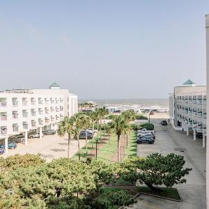 Blue Pearl Beachfront Condo at Casa de Mar