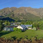 Art on Point Peaceful and Spacious Shotover Canyon 