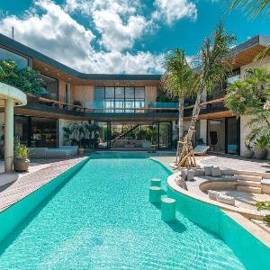 Casa Alyce - Masterpiece 5BR Tropical Dream Villa in Umalas