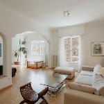 Bright & Luxurious 3BR Suite Near Metro By Museum Athens