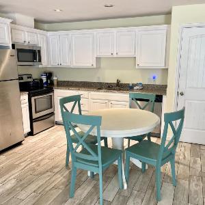 Beachgate Condo Suites and Hotel 515 condo