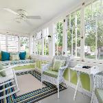 Cozy Cottage w/Sun Porch - 2 Blocks to Kids Corner & South Beach!