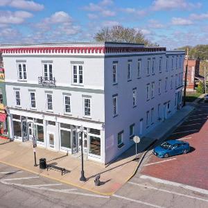 Historic Knox Hotel