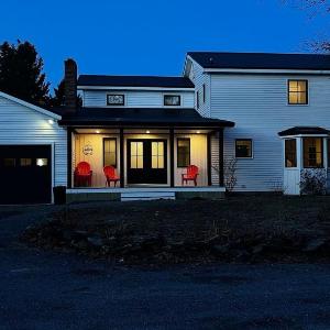 Spacious Colonial Large Groups Fire Pit