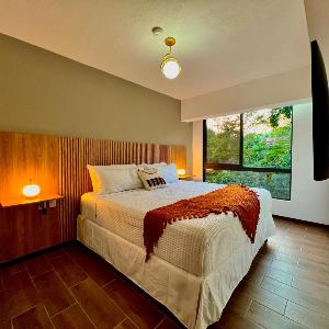 Luxury Downtown Apartment with Rooftop Pool and Gym