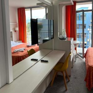 Sunset Breeze Apartments