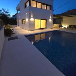 City Shell Luxury Residence