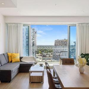 Vision On Morphett 3BR Apartment with Parking