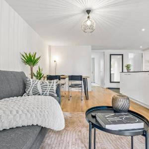 Central Elegant & Modern Apartment