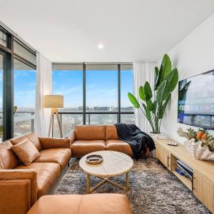 West Franklin Luxury 3BR Apartment - Pool & Gym & Parking