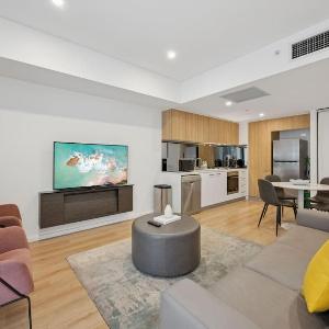 West Franklin 2BR Apartment - Pool & Gym & Parking