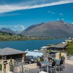 Panoramic Peaks - 3BR Home with Lake Vistas 