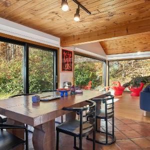 Light-Filled GB Oasis Trails Lake Fireplace