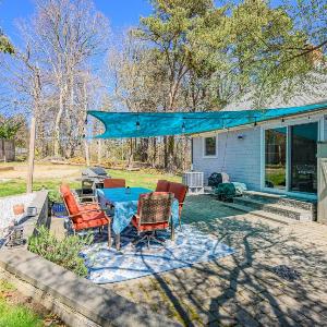 Peaceful Stay with Town Cove Access