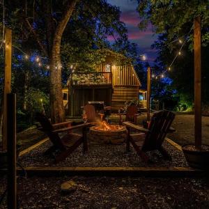 Cozy Smoky Mountain Cabin Fire Pit & Arcade