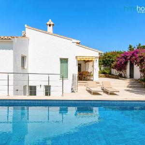 Villa Lenita by HMR Holidays