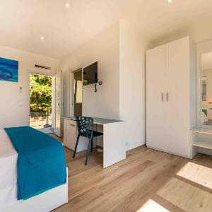 Zenit - Rooms and Pool