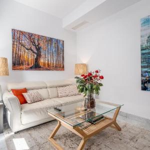 Cozy Apartment for 2 on Exclusive Street Madrid