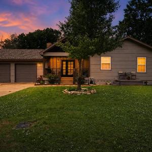 Modern Farmhouse 3BR Tulsa Oasis home