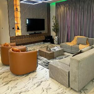 Luxury 2 Bedroom Penthouse Apartment with Free WiFi & 24hrs Electricity