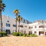 Camps Bay Stylish 2bed by the Tidal Pool Tidescape Cape Town