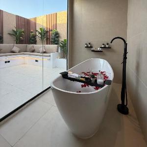 Stylish 1BR Bathtub Outdoor Seating 307