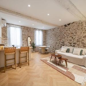Charming AC apartment in Antibes Old Town walk everywhere