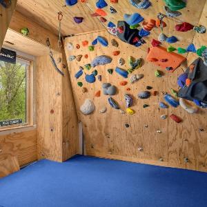 Family Stay Near Zoo - Climbing Room - Private Deck