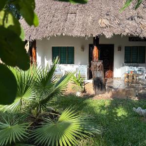 African inspired one bedroom cottage