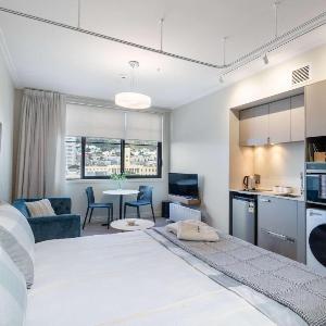 Central Te Aro Stay - Modern Studio for 2