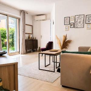 Sleeps 4 - Garage - Swimming Pool - AC - Garden