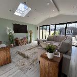 Modern 3BDR Home w Garden EV Charging