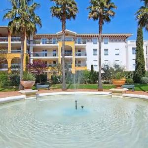 Apartment with pool and garden in Saint Aygulf