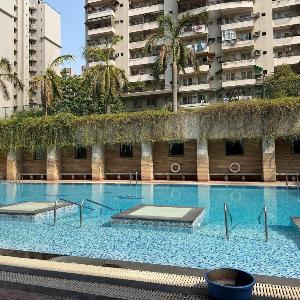 Cozy Casa-2BHK Apartment-Projector-Near Noida Sec62
