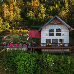 Lake Coeur d'Alene Cabin Dock & Fire Pit