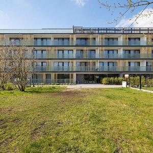 Art Lake - Elegant Apartments in Mielno with Rooftop Seasonal Pool by Noclegi Renters
