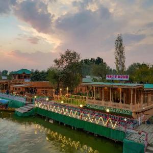 Heritage Prince of Kashmir Luxury Houseboat