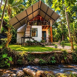 Cabin On The Bend