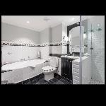 Luxurious Accessible Apartment with Stunning Views in Cape Town 