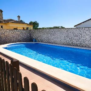 Chalet Piscina Privada Aire acondicionado Agua salada y vallada solo alquilamos a familias