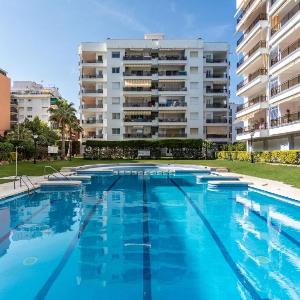 Charming 1-Bedroom Apartment with Pool in Lloret de Mar
