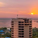Stylish Marina 1BR with City View Pool and Gym 