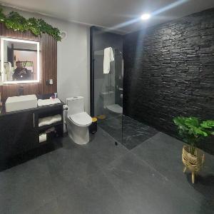 River Suite at Luna Negra Suites & Spa