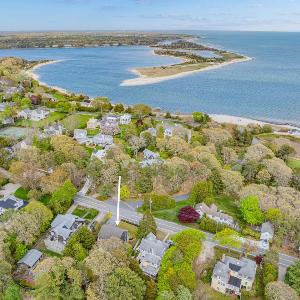 Cape Cod Home Near 3 Beaches
