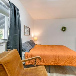 Close to Marina Beach & Town! Schroon Lake Escape