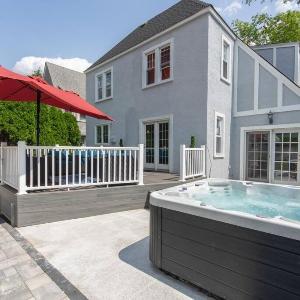 Jana House Getaway /Hot tub/Game Room/King Bed