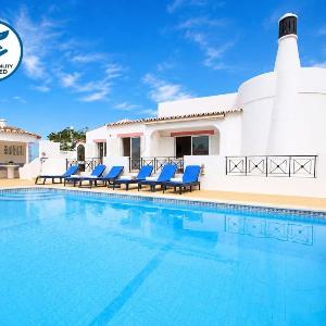 Villa Rosé - com piscina aquecível e BBQ em Carvoeiro
